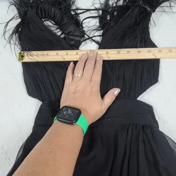 Mac Duggal 68113 black plunge faux ostrich feather A-line gown Size 4 Formal - Picture 7 of 15